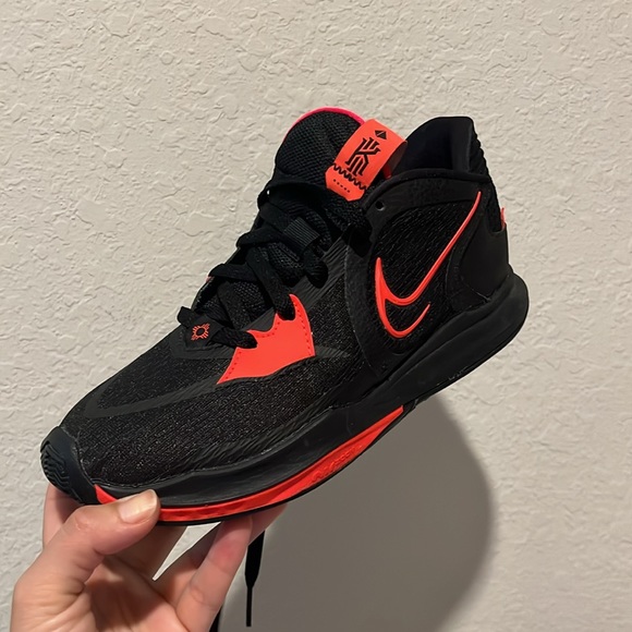 NIKE Kyrie Low 5 black bright crimson basketball shoes size men’s 8 - Picture 13 of 15